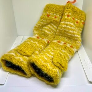 NWT Scallops and Stripes French Knot Hand Warmers Fingerless Gloves